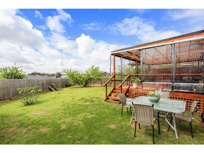 4 Camlarni Close, Avondale Heights VIC 3034