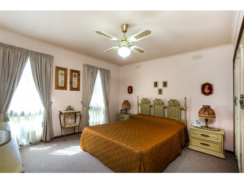 35 Bordeaux Street, Avondale Heights VIC 3034