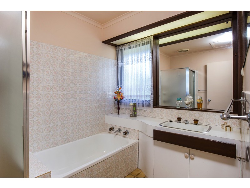 35 Bordeaux Street, Avondale Heights VIC 3034