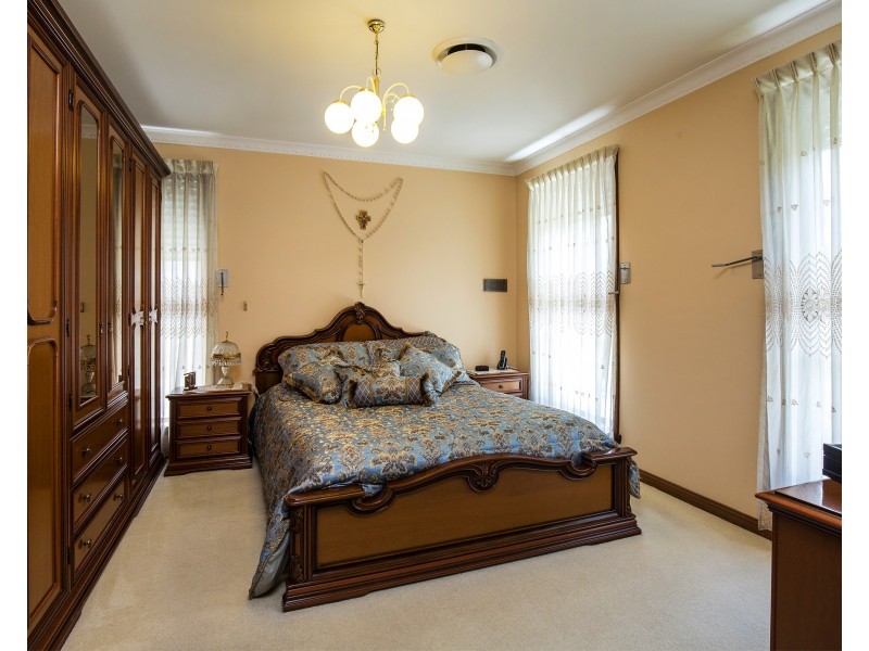 10 Ascot Drive, Keilor Park VIC 3042