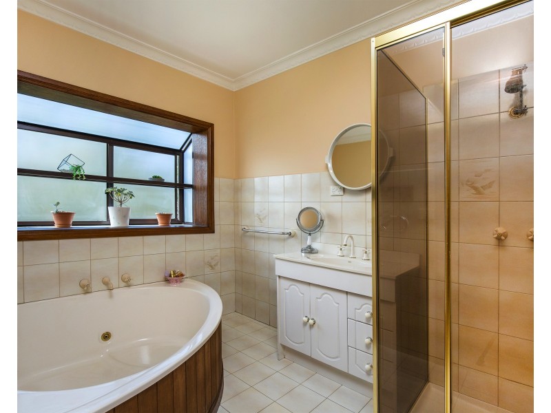 10 Ascot Drive, Keilor Park VIC 3042