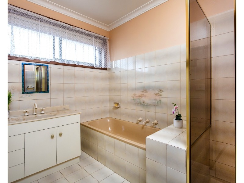 10 Ascot Drive, Keilor Park VIC 3042