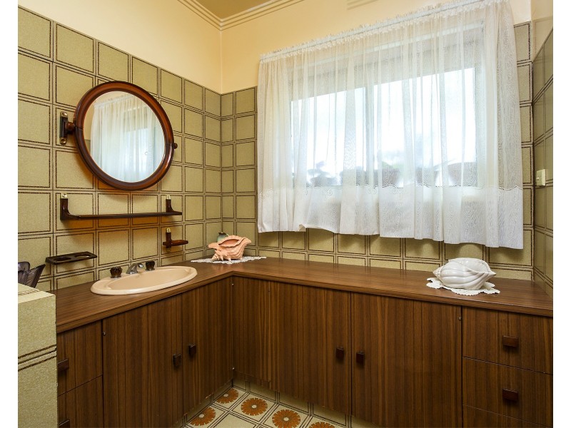 24 Alexander Street, Avondale Heights VIC 3034