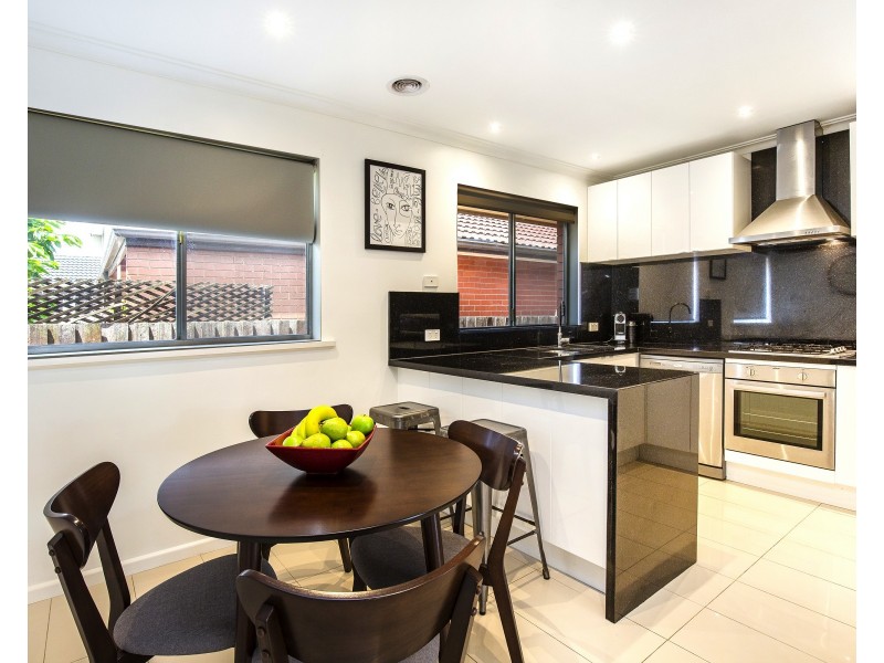 18 Westminster Drive, Avondale Heights VIC 3034