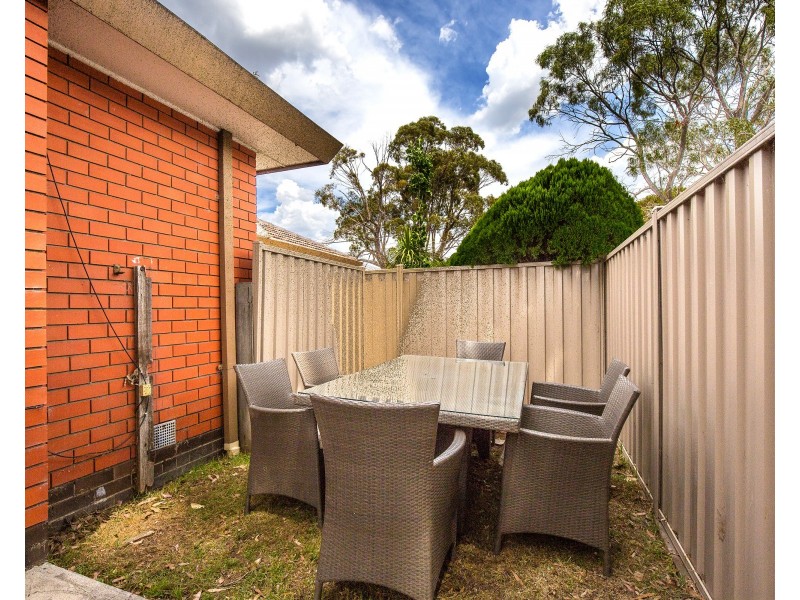 18 Westminster Drive, Avondale Heights VIC 3034