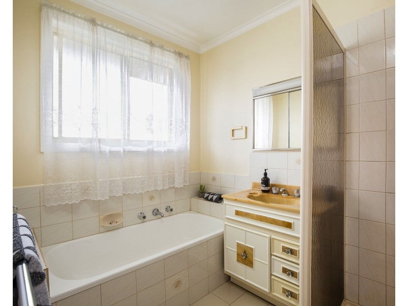 7 Coral Court, Avondale Heights VIC 3034