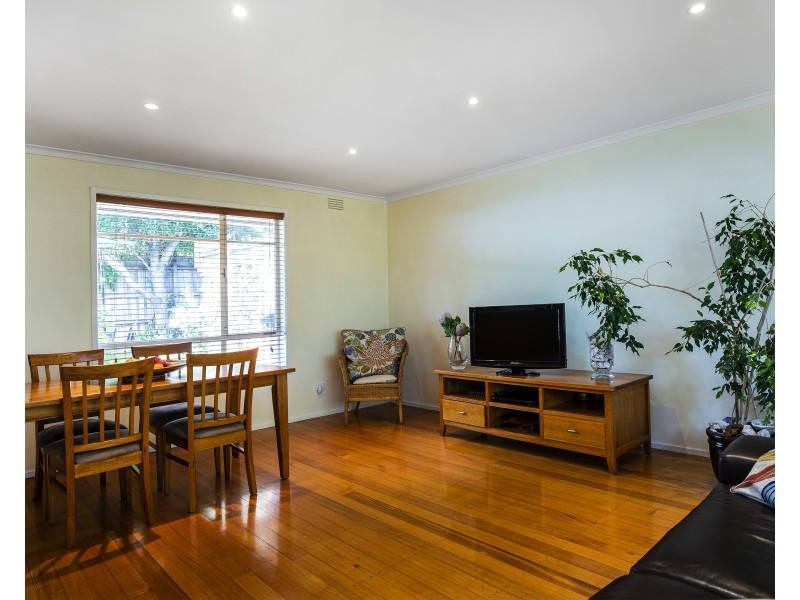 32 Brentwood Drive, Avondale Heights VIC 3034