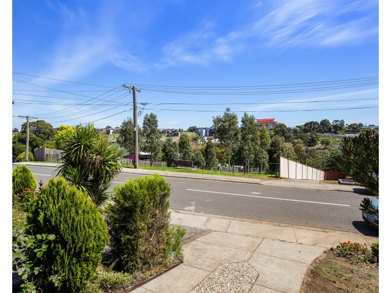 32 Brentwood Drive, Avondale Heights VIC 3034