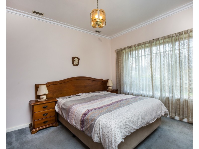 23 Macey Ave, Avondale Heights VIC 3034