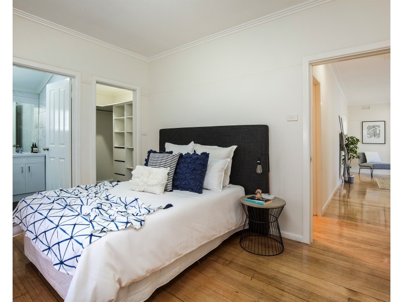 28 Robson Avenue, Avondale Heights VIC 3034