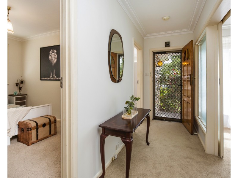 41 Montpellier Drive, Avondale Heights VIC 3034