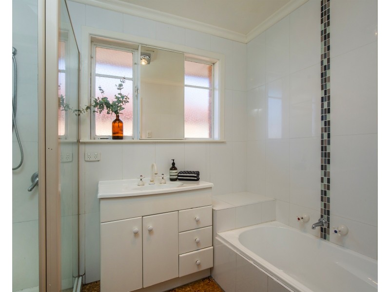 178 Military Rd, Avondale Heights VIC 3034