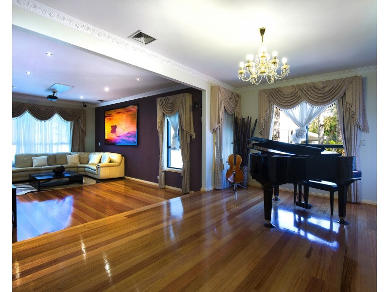 6 Karen Court, Avondale Heights VIC 3034