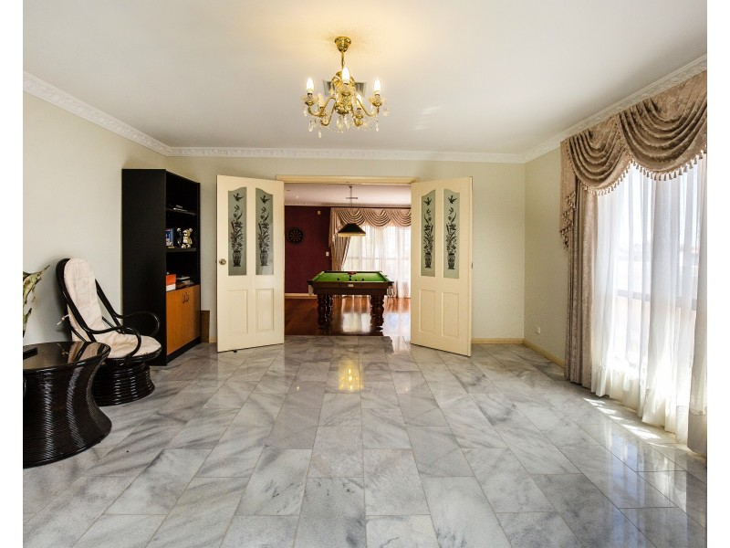 6 Karen Court, Avondale Heights VIC 3034