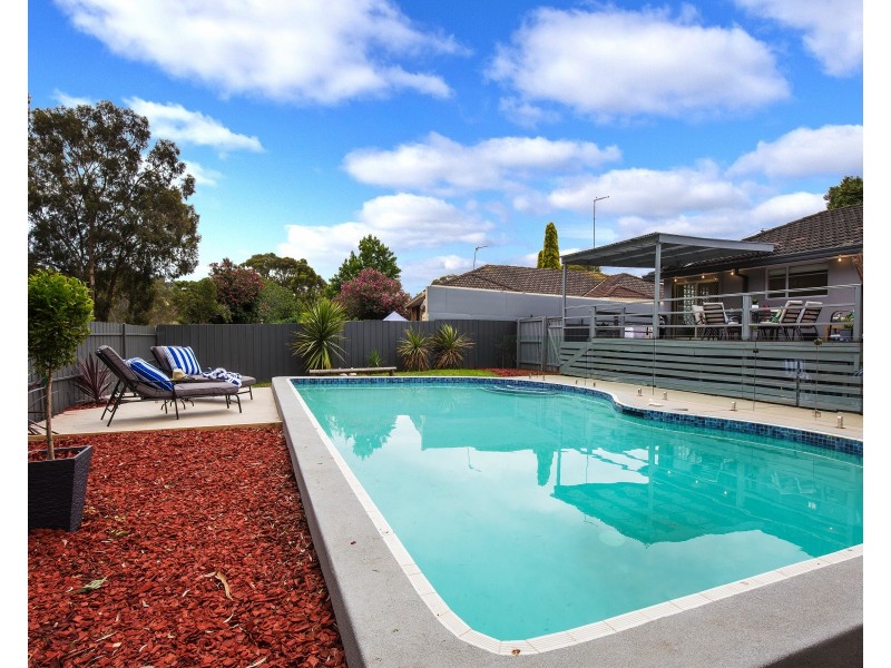 9 Brentwood Drive, Avondale Heights VIC 3034