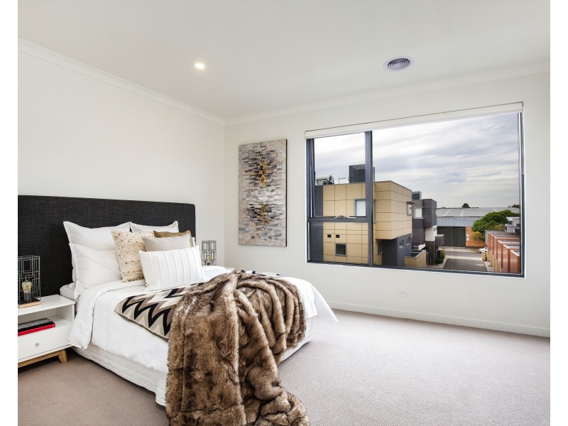 6 Aviary Grove, Thornbury VIC 3071