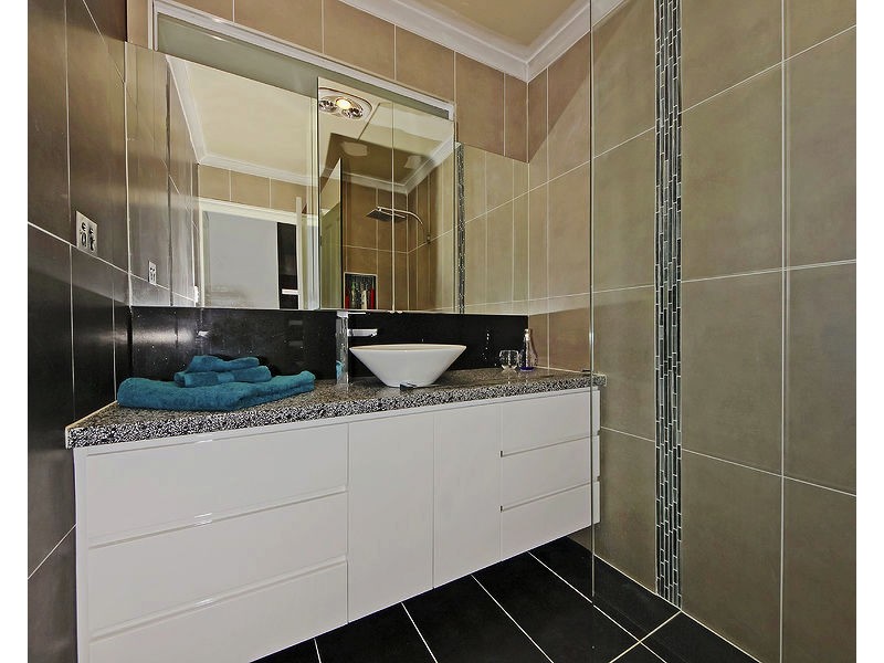 53 Doyle St, Avondale Heights VIC 3034