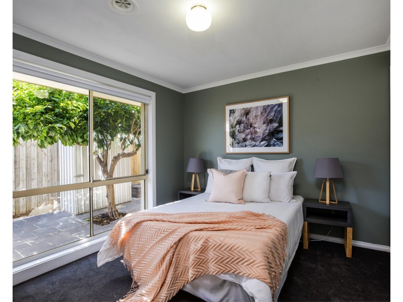 2/12 Doyle Street, Avondale Heights VIC 3034