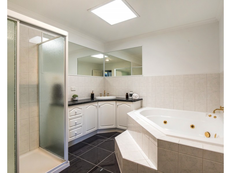 2/12 Doyle Street, Avondale Heights VIC 3034