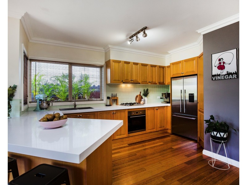 5B Weyburn Place, Avondale Heights VIC 3034