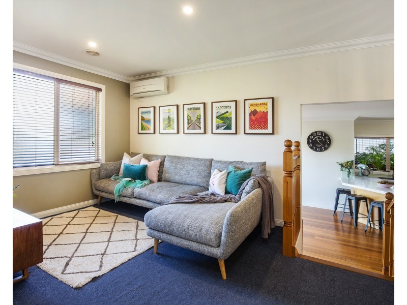 5B Weyburn Place, Avondale Heights VIC 3034