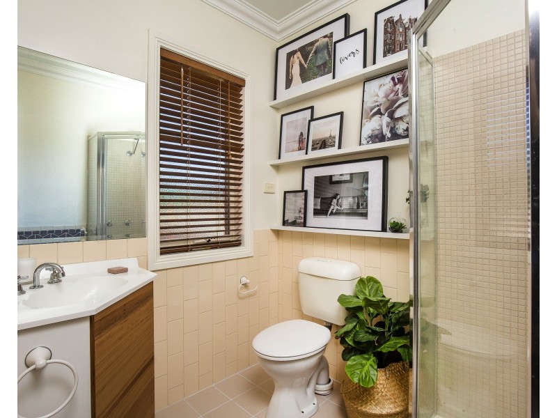 5B Weyburn Place, Avondale Heights VIC 3034