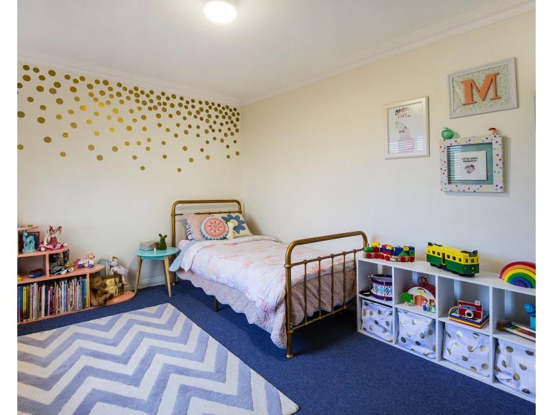 5B Weyburn Place, Avondale Heights VIC 3034