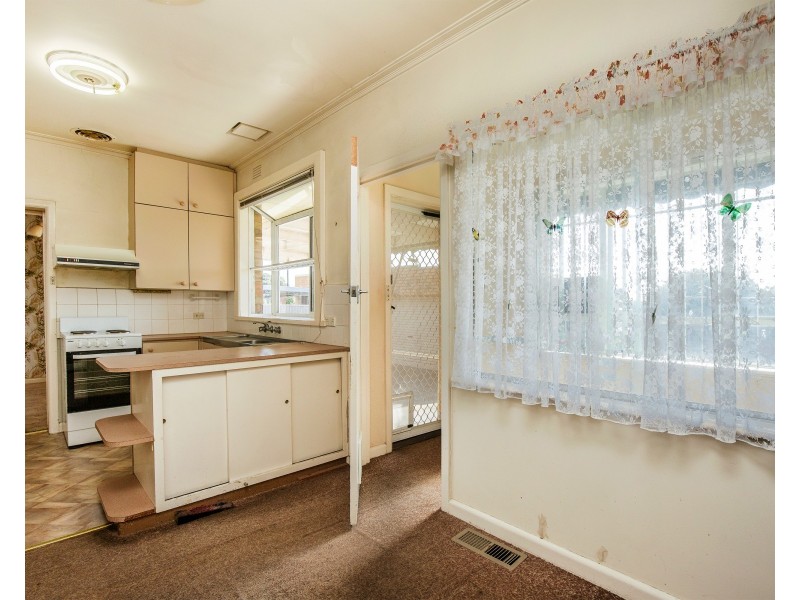 2 Raglan Street, Avondale Heights VIC 3034