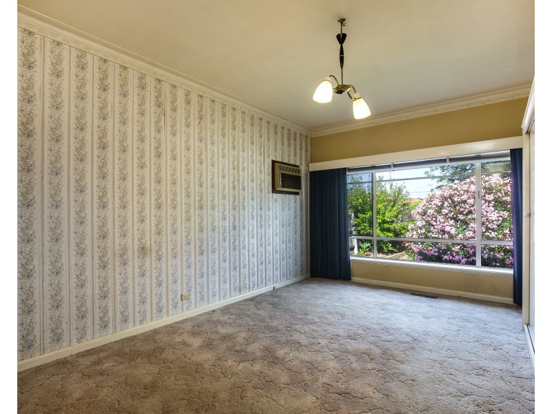 2 Raglan Street, Avondale Heights VIC 3034