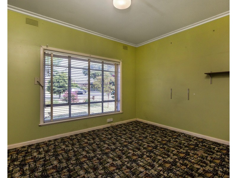2 Raglan Street, Avondale Heights VIC 3034