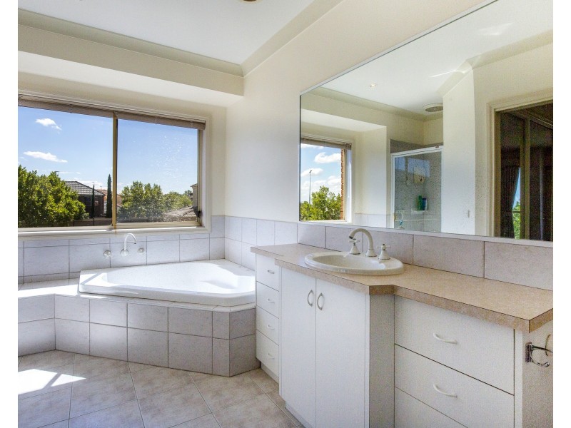 10 Landscape Drive, Hillside VIC 3037