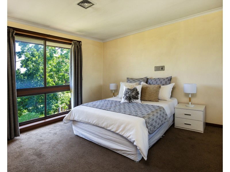 14 Christina Ct, Avondale Heights VIC 3034