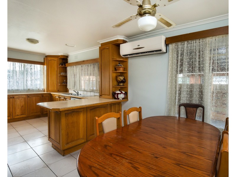 11 Cresswold Ave, Avondale Heights VIC 3034