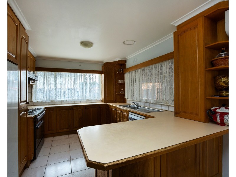 11 Cresswold Ave, Avondale Heights VIC 3034