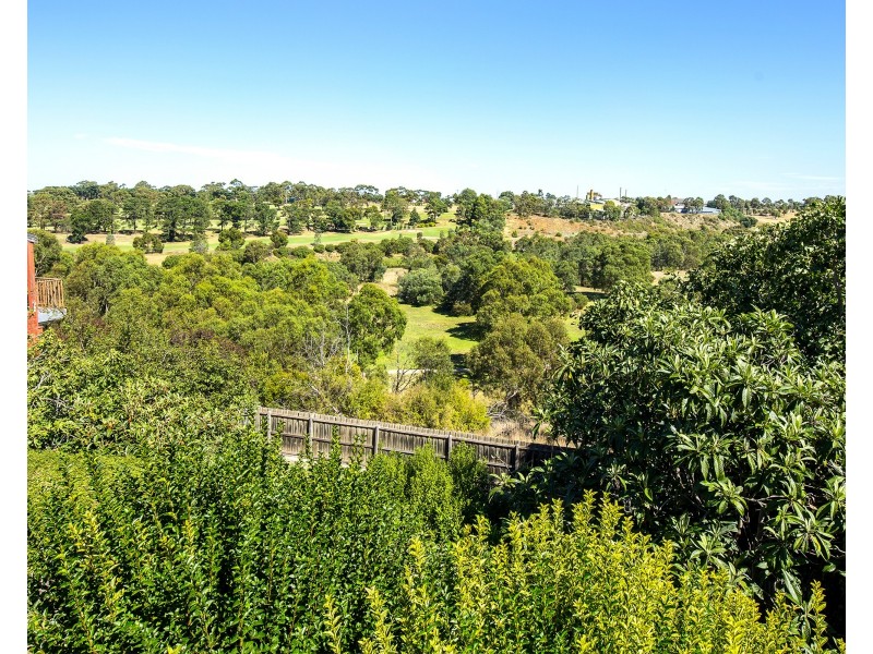 11 Laura Grove, Avondale Heights VIC 3034