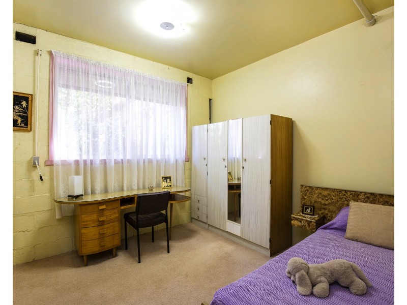 11 Laura Grove, Avondale Heights VIC 3034