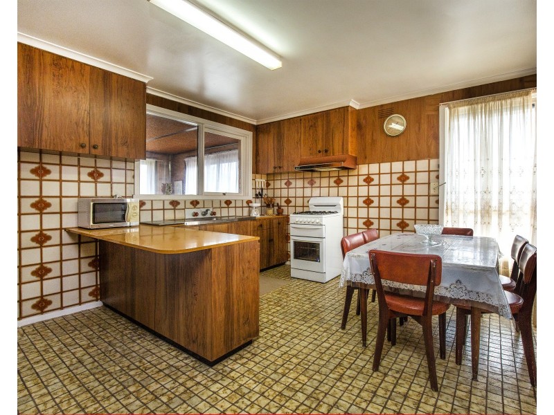 18 Rogerson Street, Avondale Heights VIC 3034