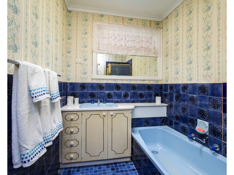 18 Rogerson Street, Avondale Heights VIC 3034