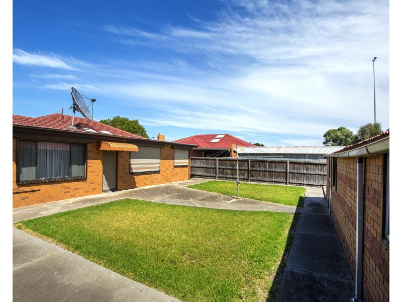 18 Rogerson Street, Avondale Heights VIC 3034