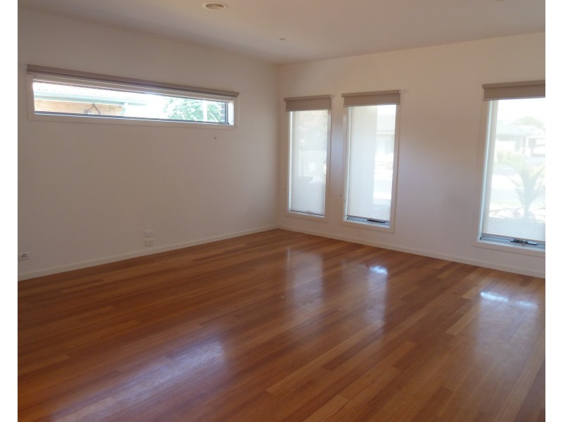 1/6 Nelson Ct, Avondale Heights VIC 3034