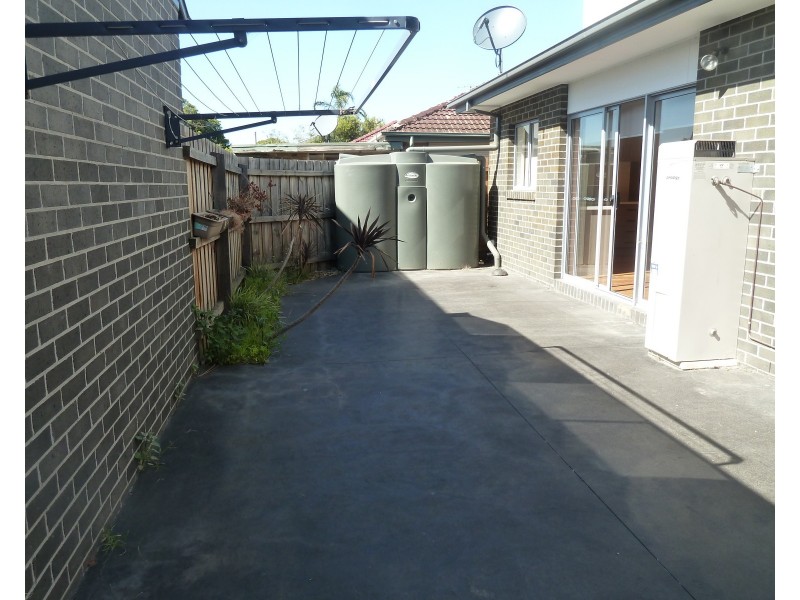 1/6 Nelson Ct, Avondale Heights VIC 3034