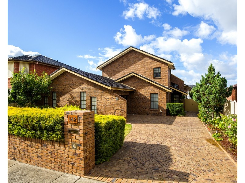 142 Templewood Crescent, Avondale Heights VIC 3034