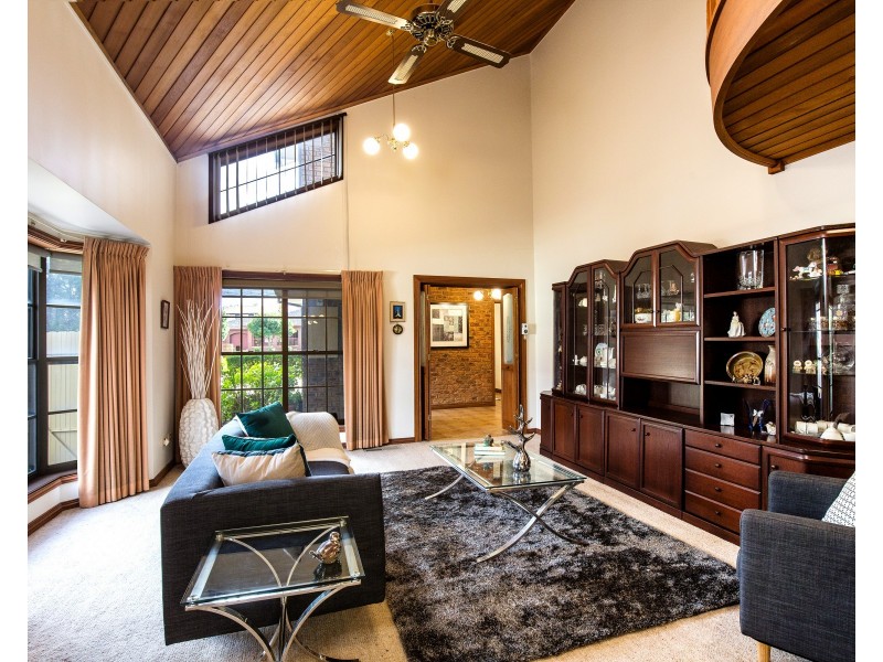 142 Templewood Crescent, Avondale Heights VIC 3034