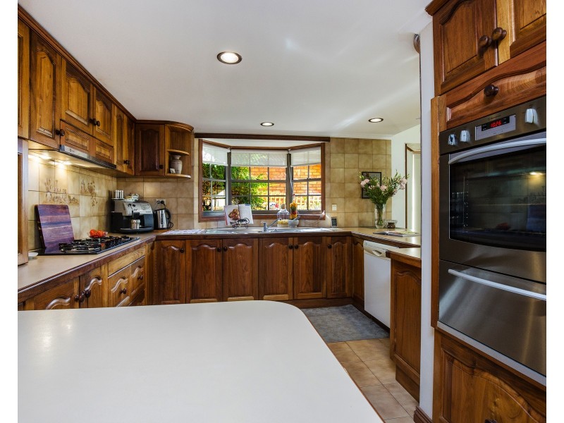 142 Templewood Crescent, Avondale Heights VIC 3034