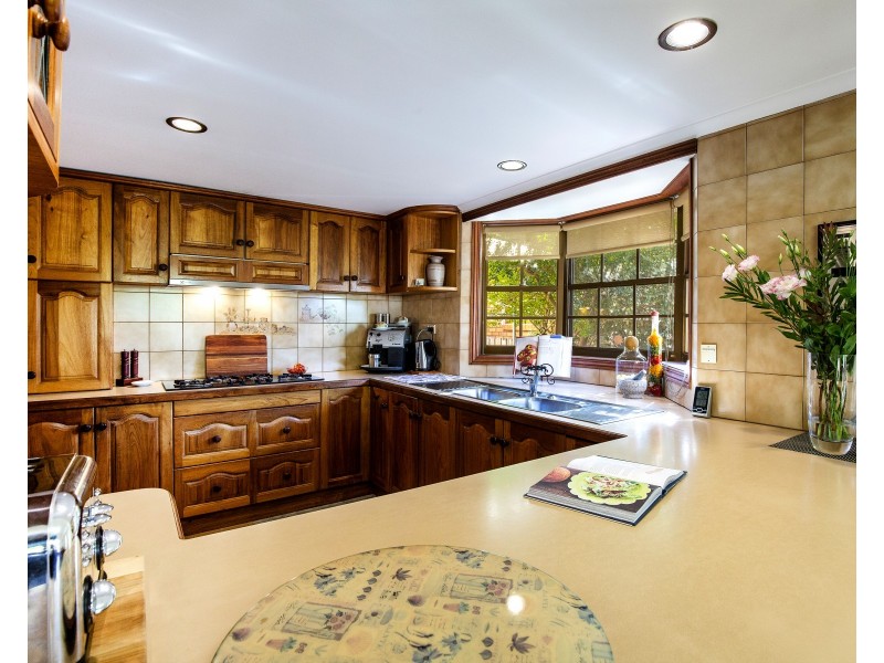 142 Templewood Crescent, Avondale Heights VIC 3034