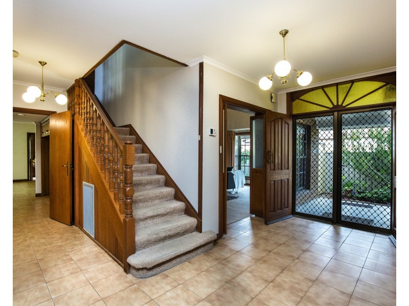 142 Templewood Crescent, Avondale Heights VIC 3034