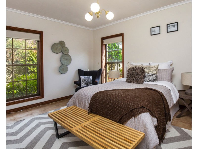 142 Templewood Crescent, Avondale Heights VIC 3034