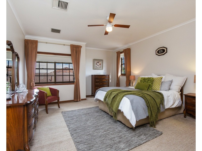 142 Templewood Crescent, Avondale Heights VIC 3034