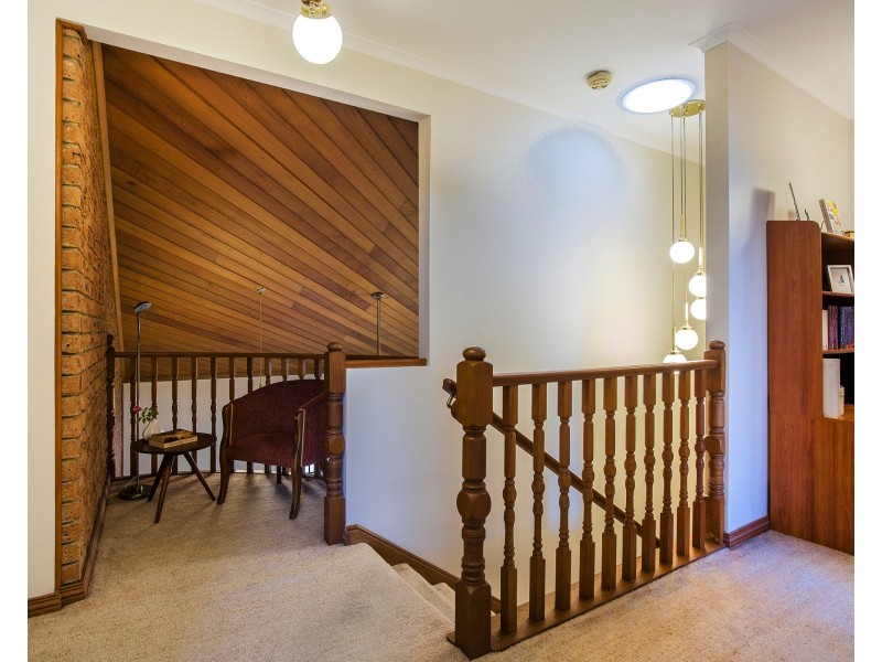 142 Templewood Crescent, Avondale Heights VIC 3034