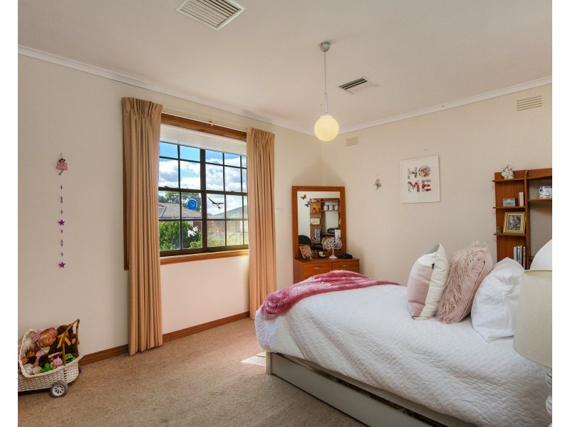 142 Templewood Crescent, Avondale Heights VIC 3034